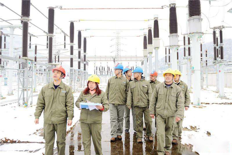 金萬碼巡更機為北方魏家峁煤電安保實力“充電”